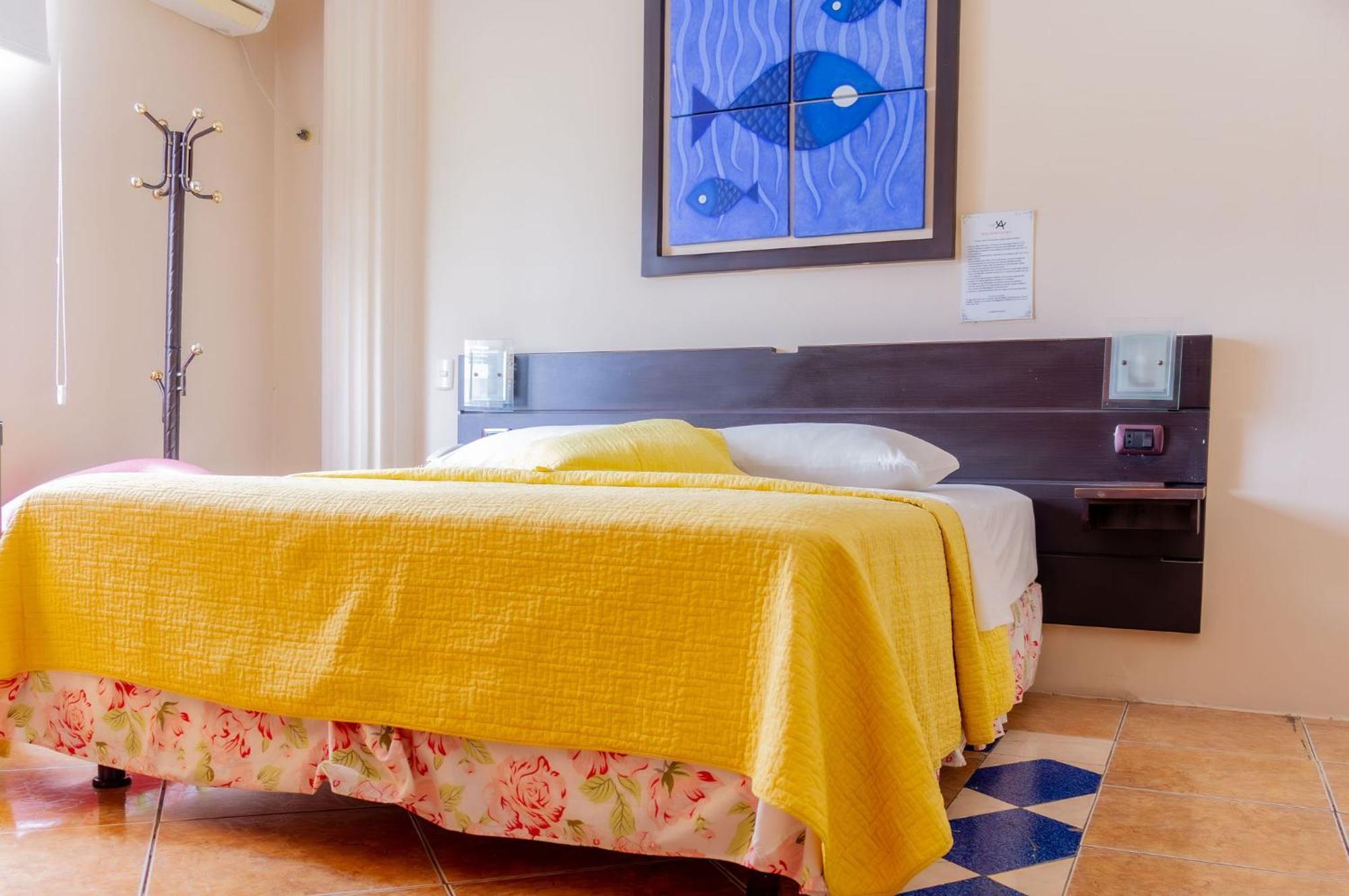 Hostal Antares Manta Buitenkant foto