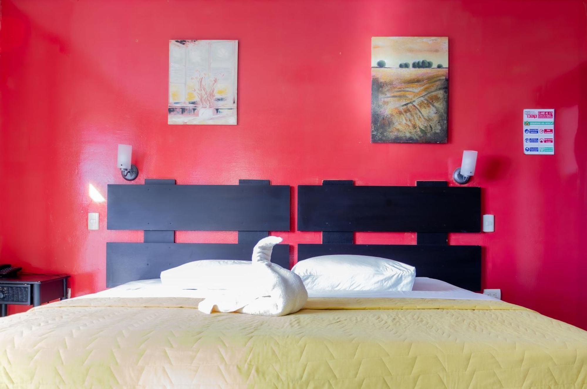 Hostal Antares Manta Buitenkant foto