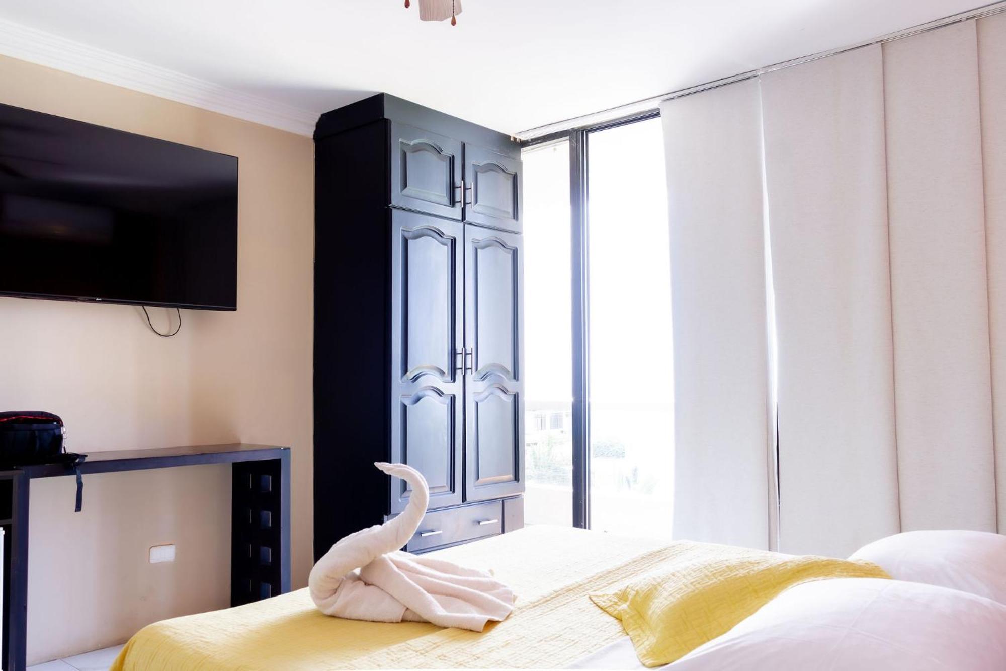 Hostal Antares Manta Buitenkant foto