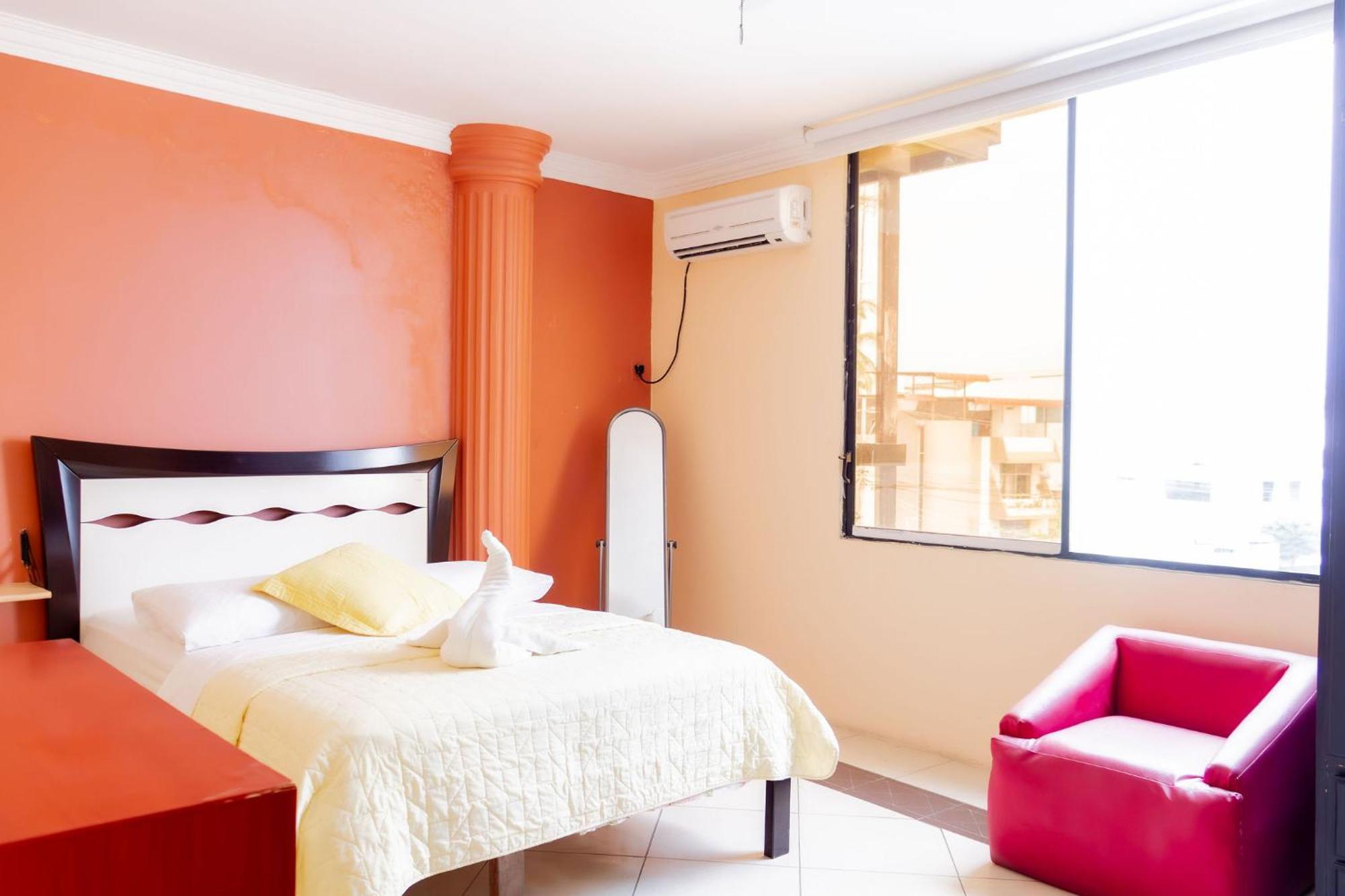 Hostal Antares Manta Buitenkant foto