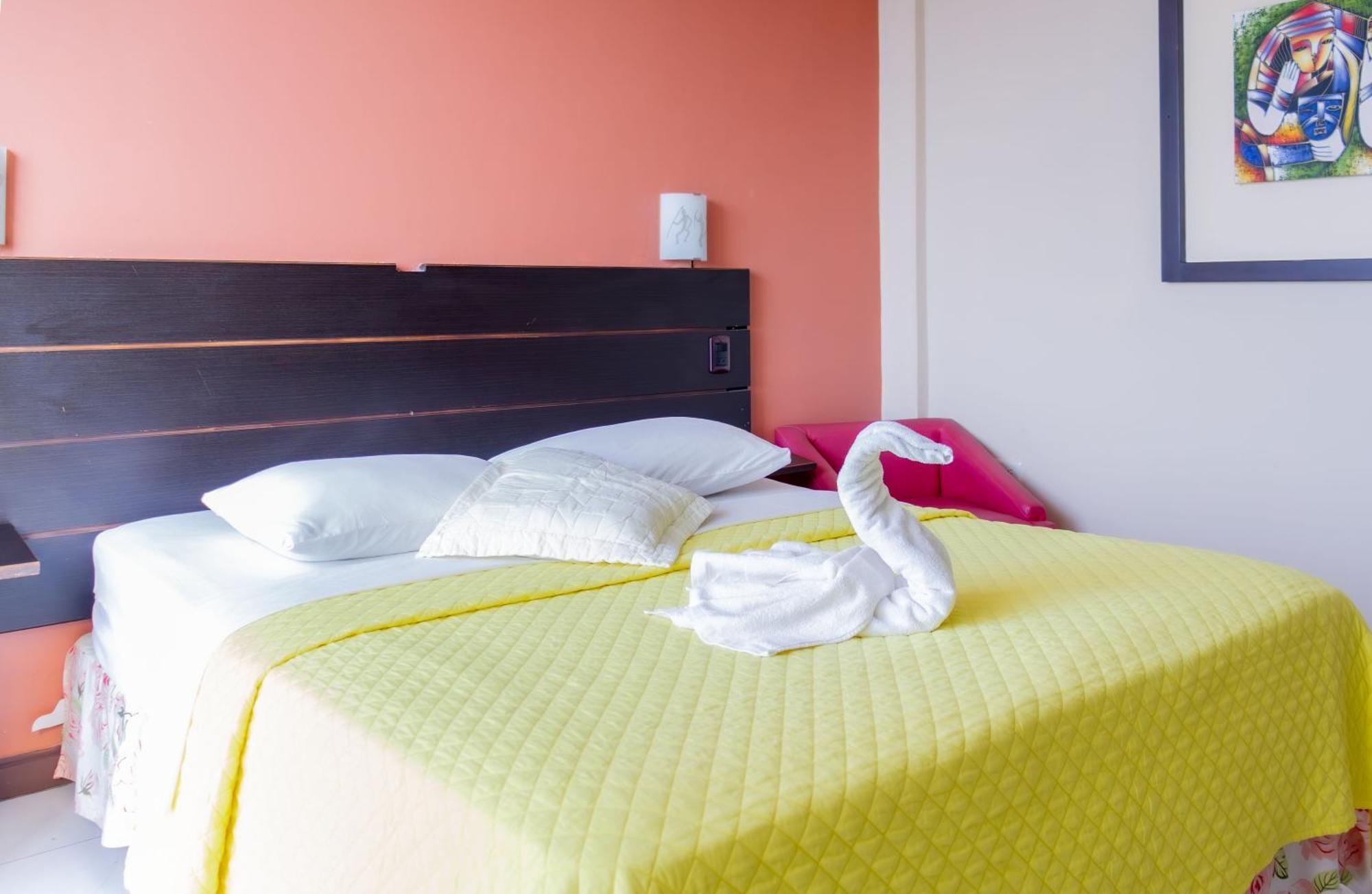 Hostal Antares Manta Buitenkant foto
