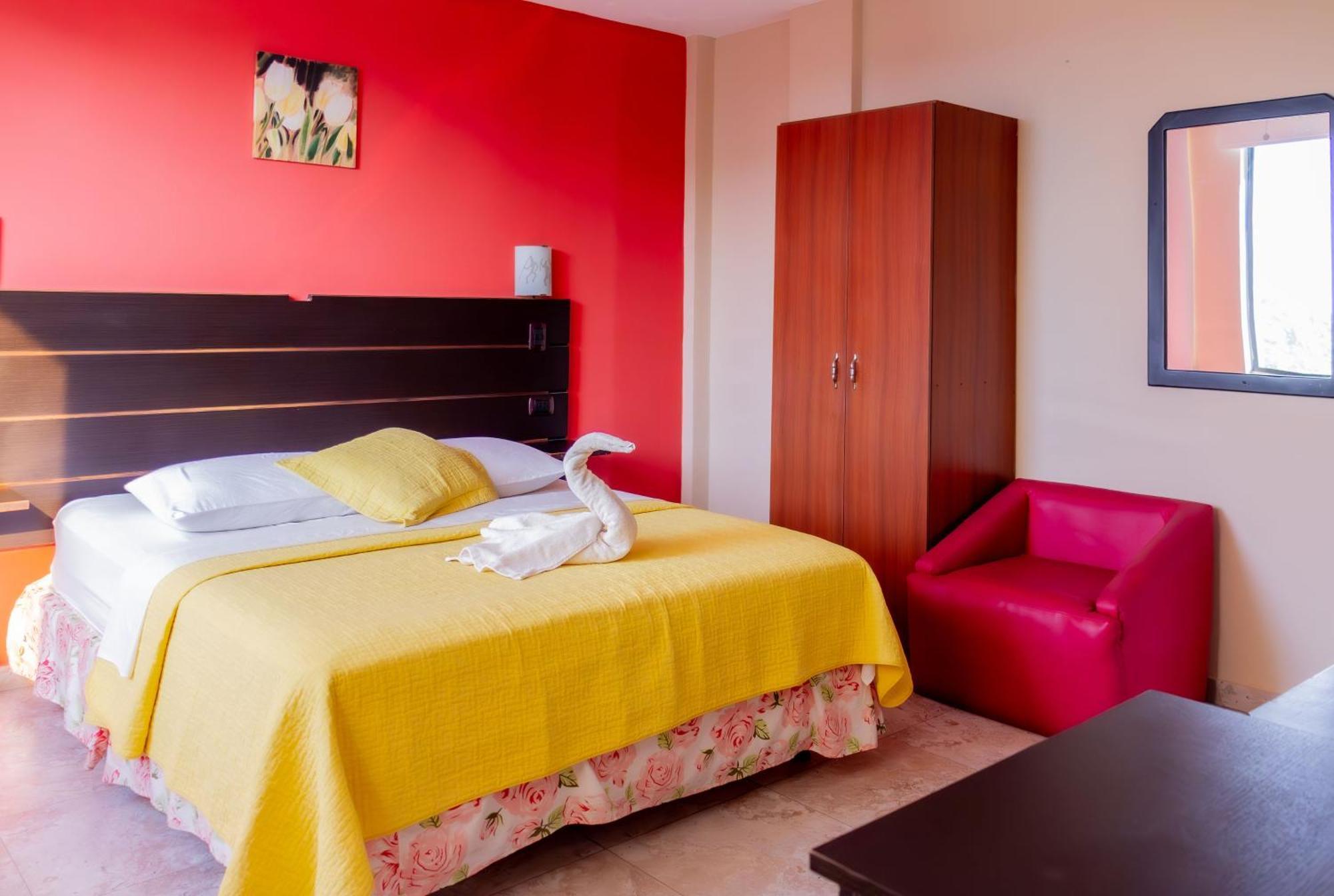 Hostal Antares Manta Buitenkant foto