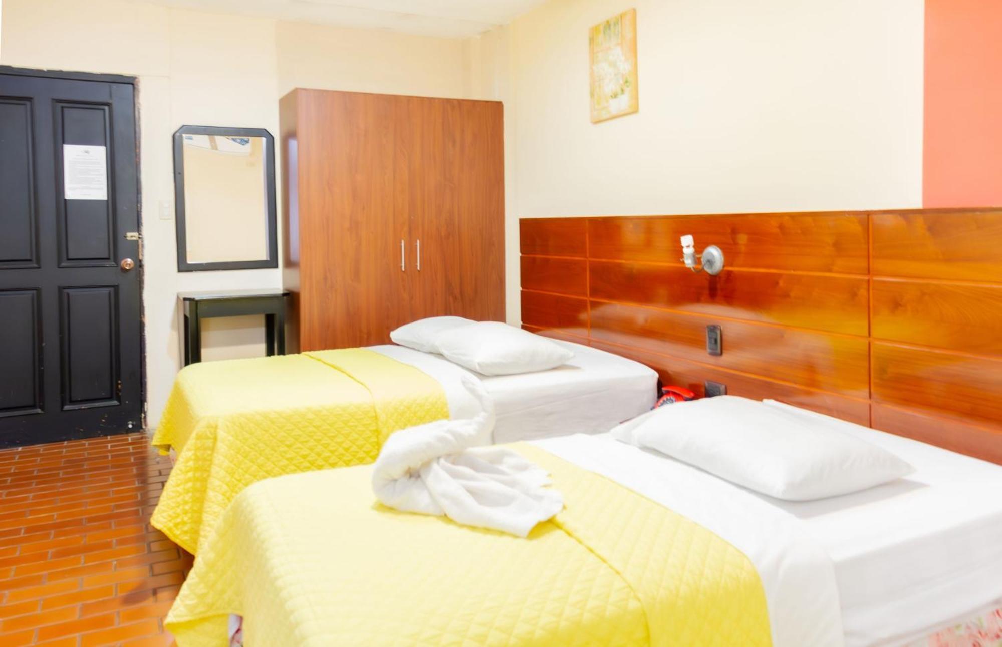 Hostal Antares Manta Buitenkant foto