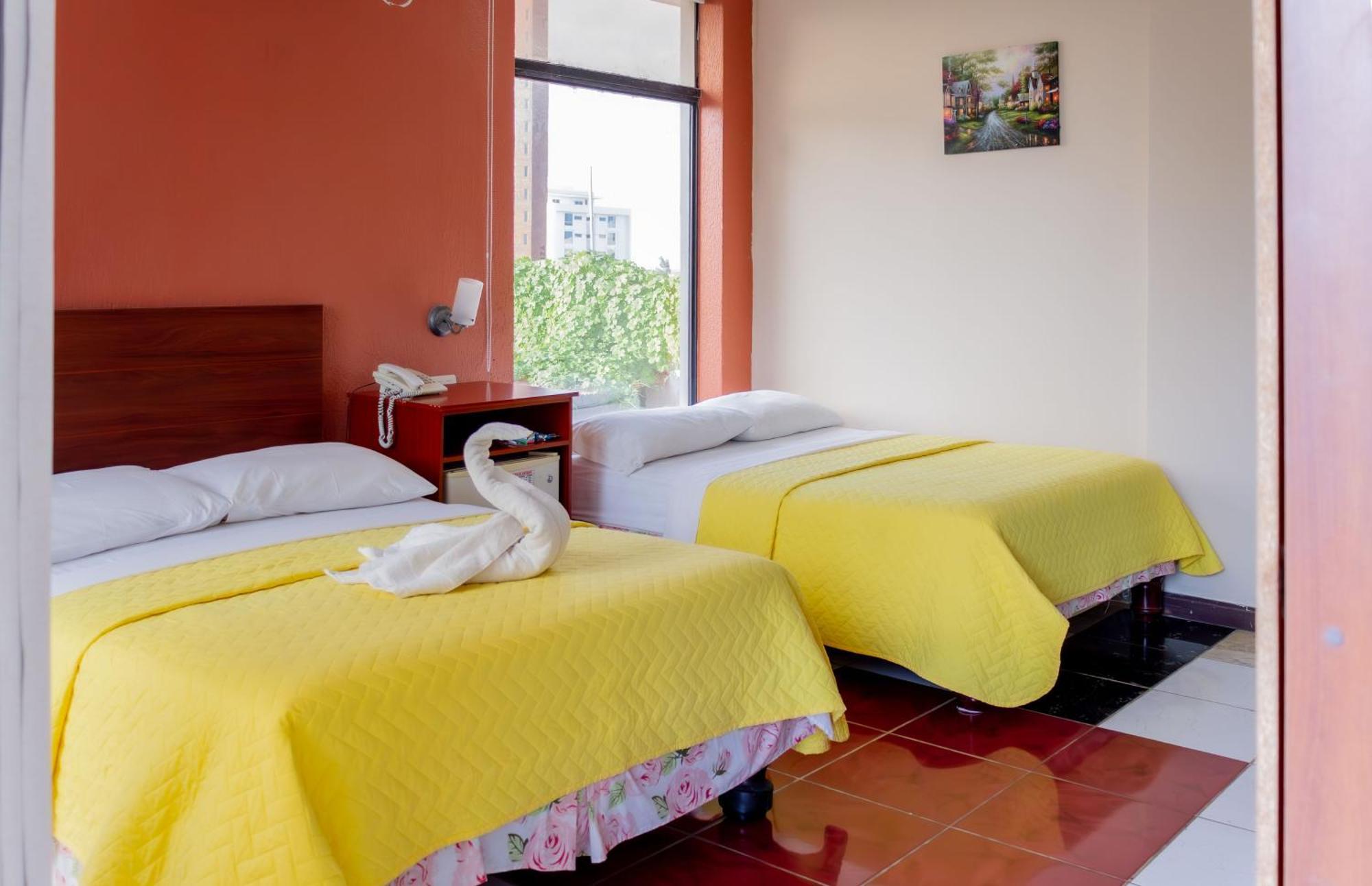 Hostal Antares Manta Buitenkant foto